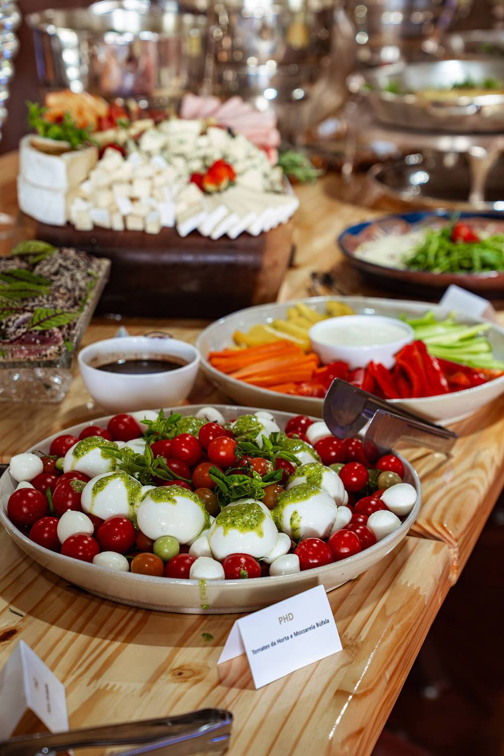 Gastronomía servida en un evento en el Jockey Club